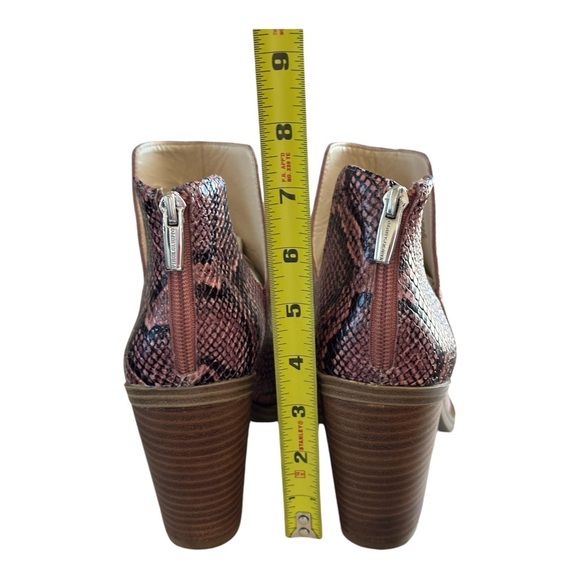 Vince Camuto Women's Gigietta Bootie Pink Black Snake Print Size 8.5M - Picture 6 of 8